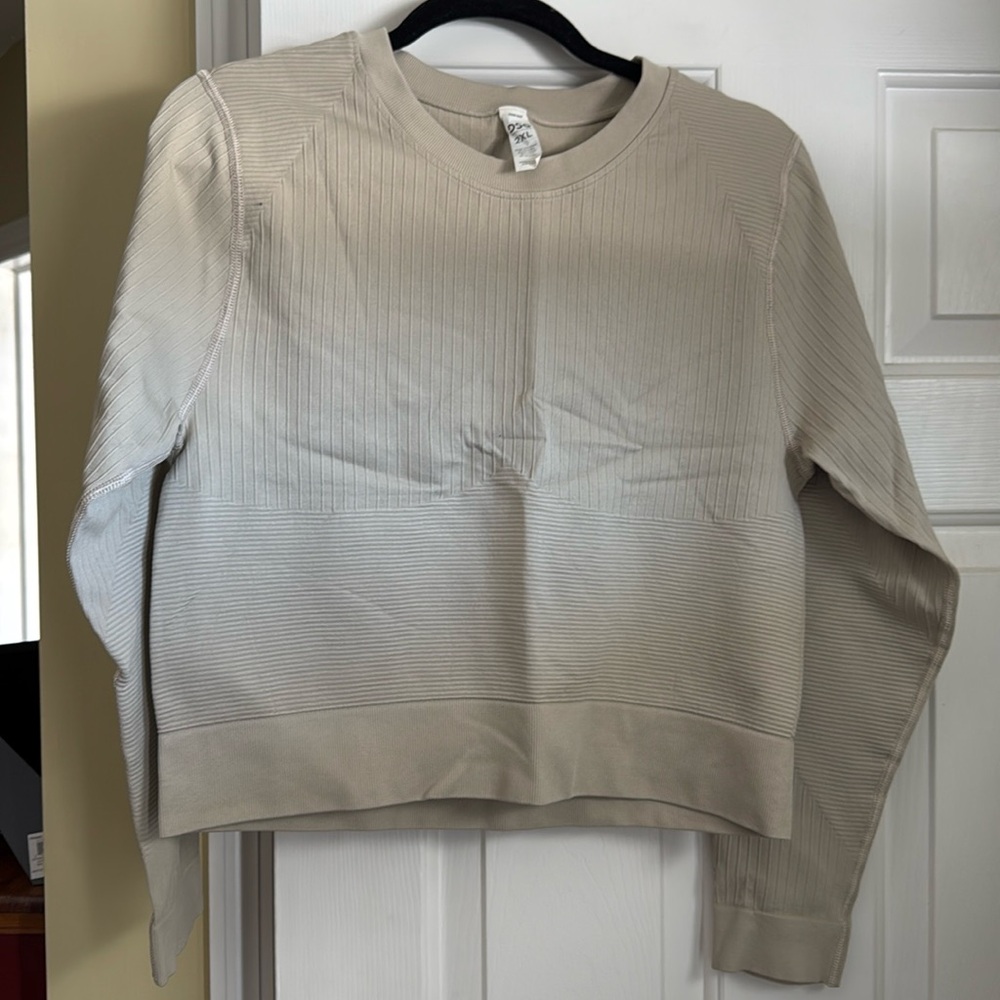 Brand new DSG long sleeve crop top